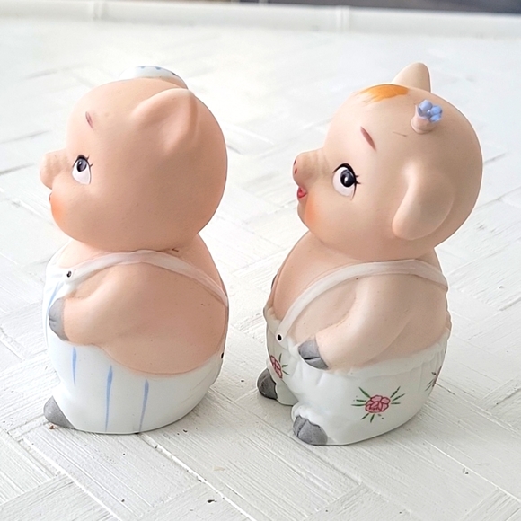 Two Little Pigs in Overall's Salt and Pepper Shakers Collectible Adorable - Picture 2 of 7